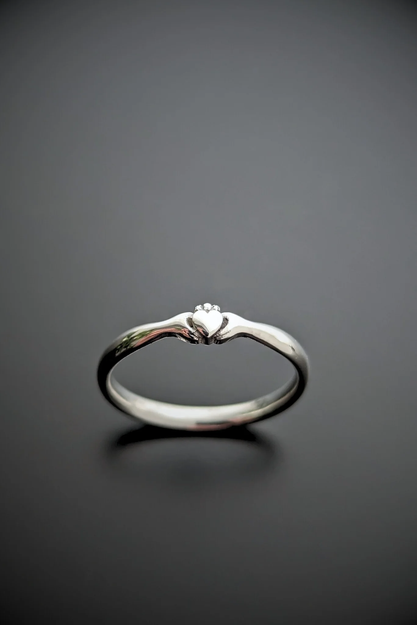 An Ceann Beag Claddagh Ring - Image 5