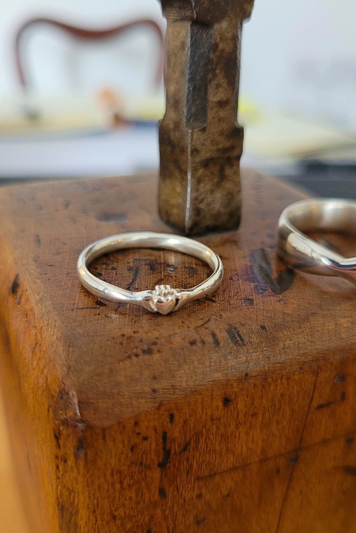 An Ceann Beag Claddagh Ring - Image 6