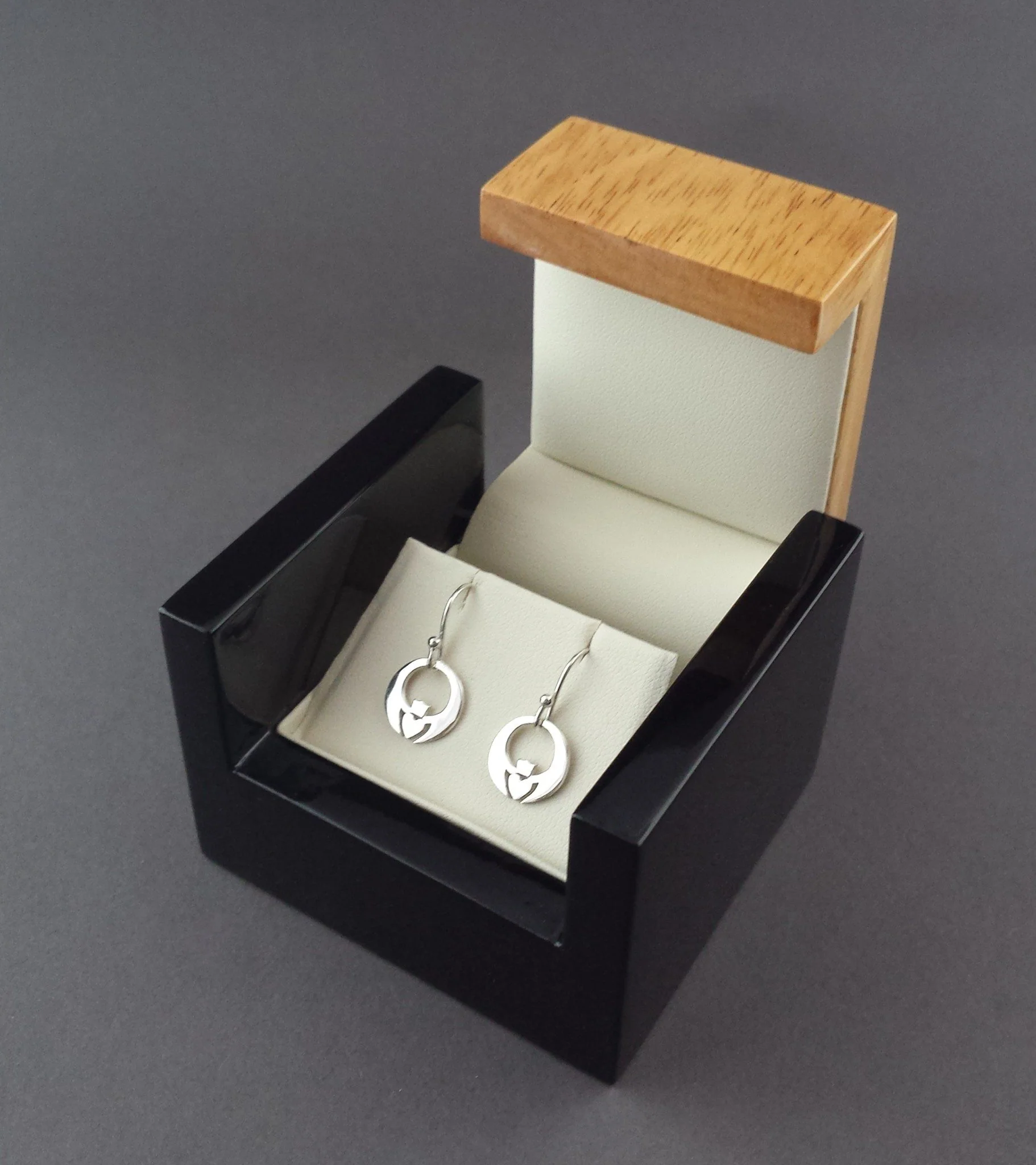 Silver Claddagh Earrings - Image 3