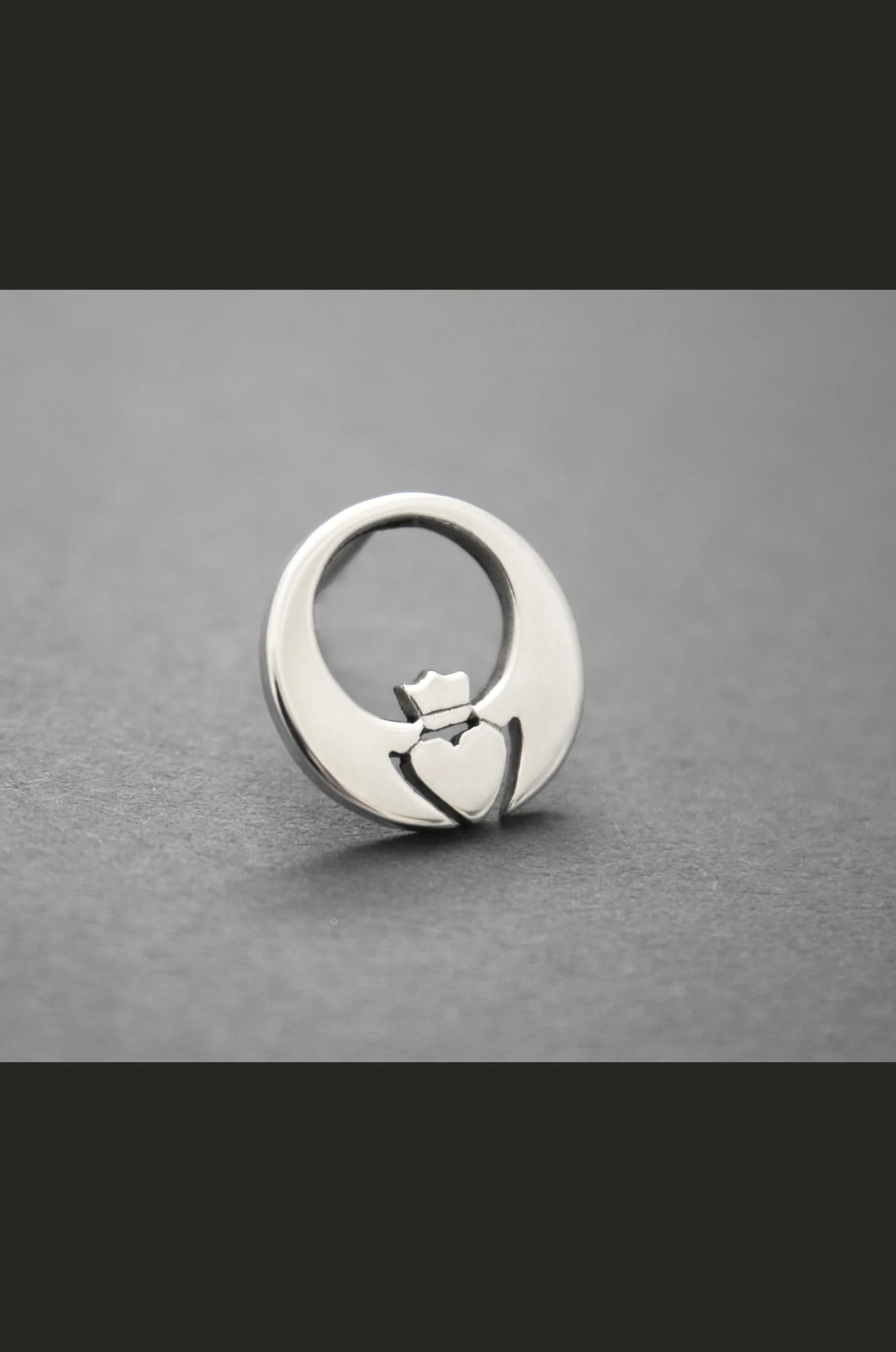 Claddagh Lapel Pin - Image 3