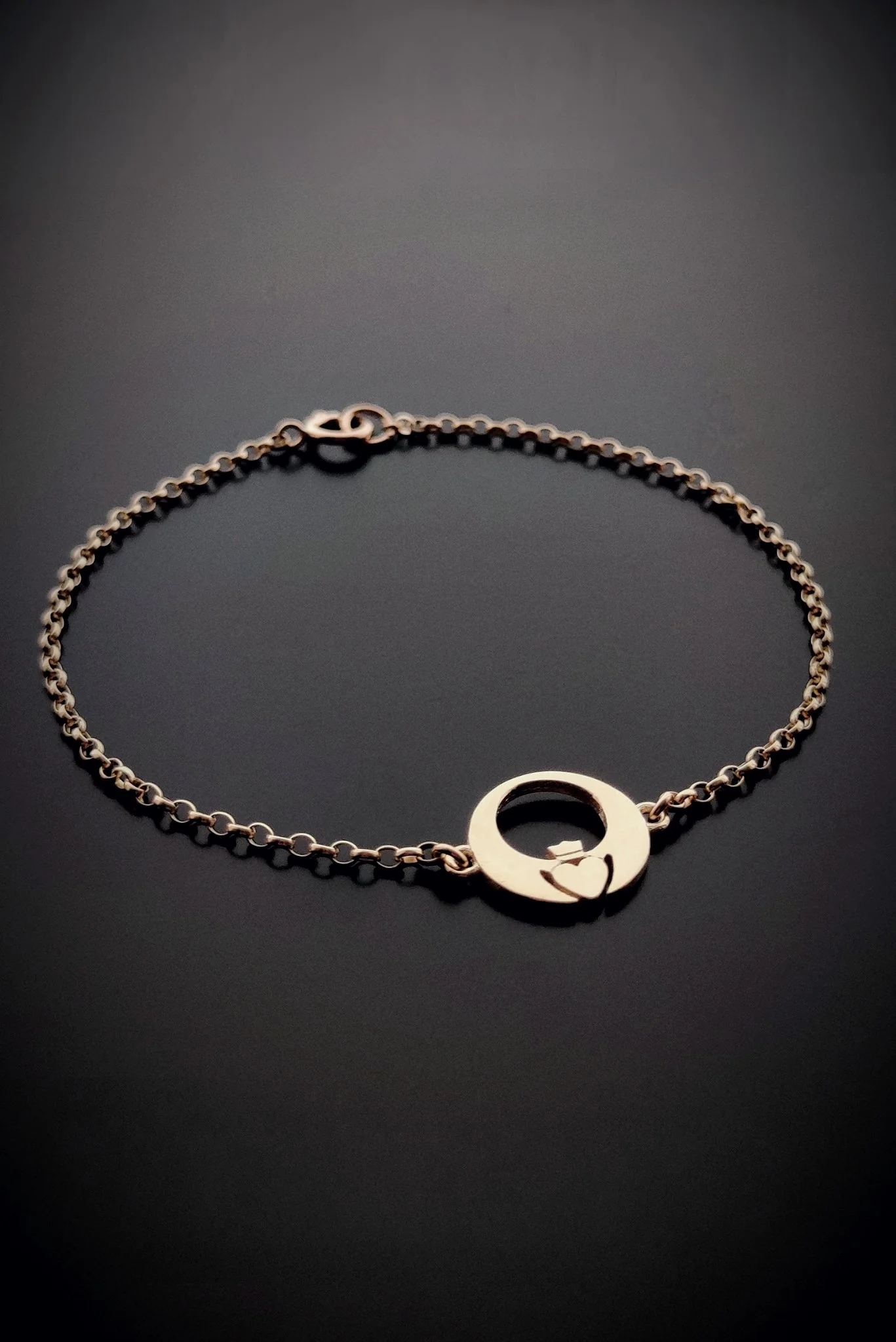 Contemporary Claddagh Bracelet Gold
