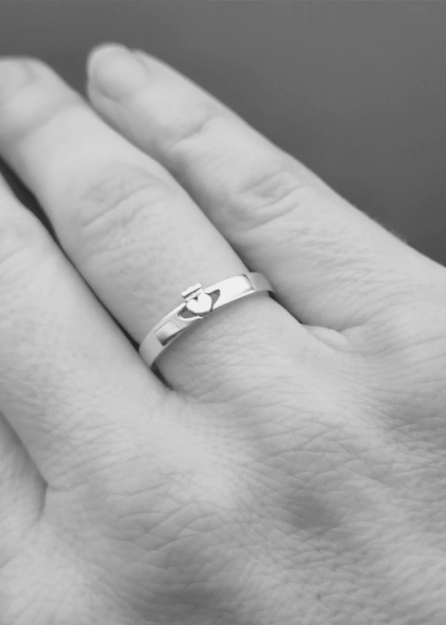 Dainty Claddagh Ring White Gold - Image 3