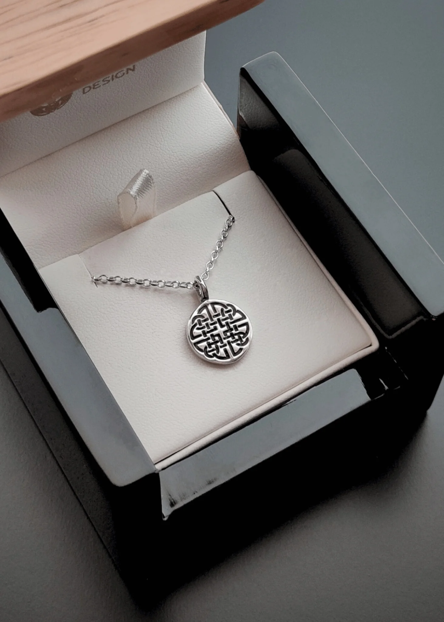 Dara Knot Pendant - Image 3