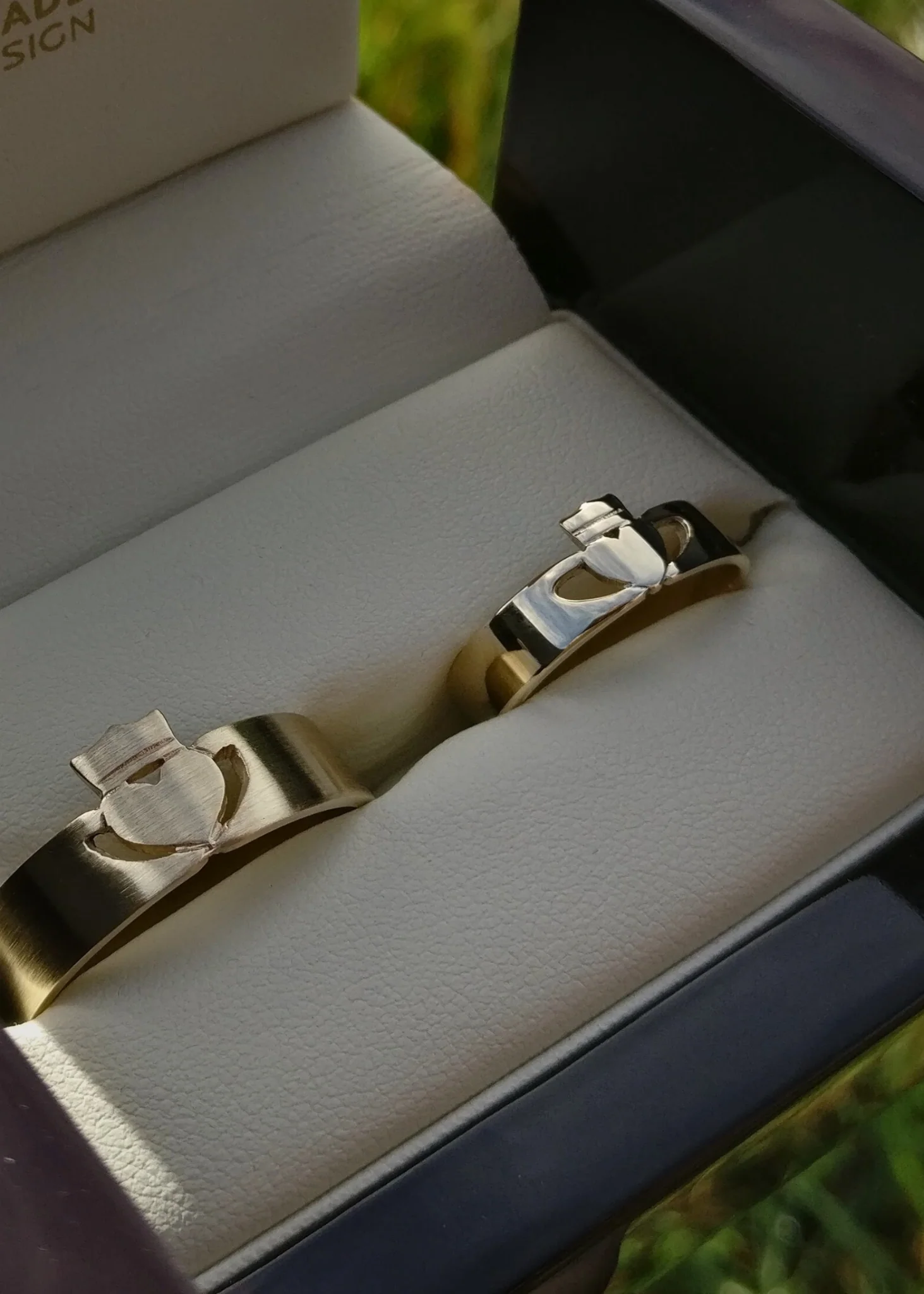Gold Claddagh Ring Modern - Image 4