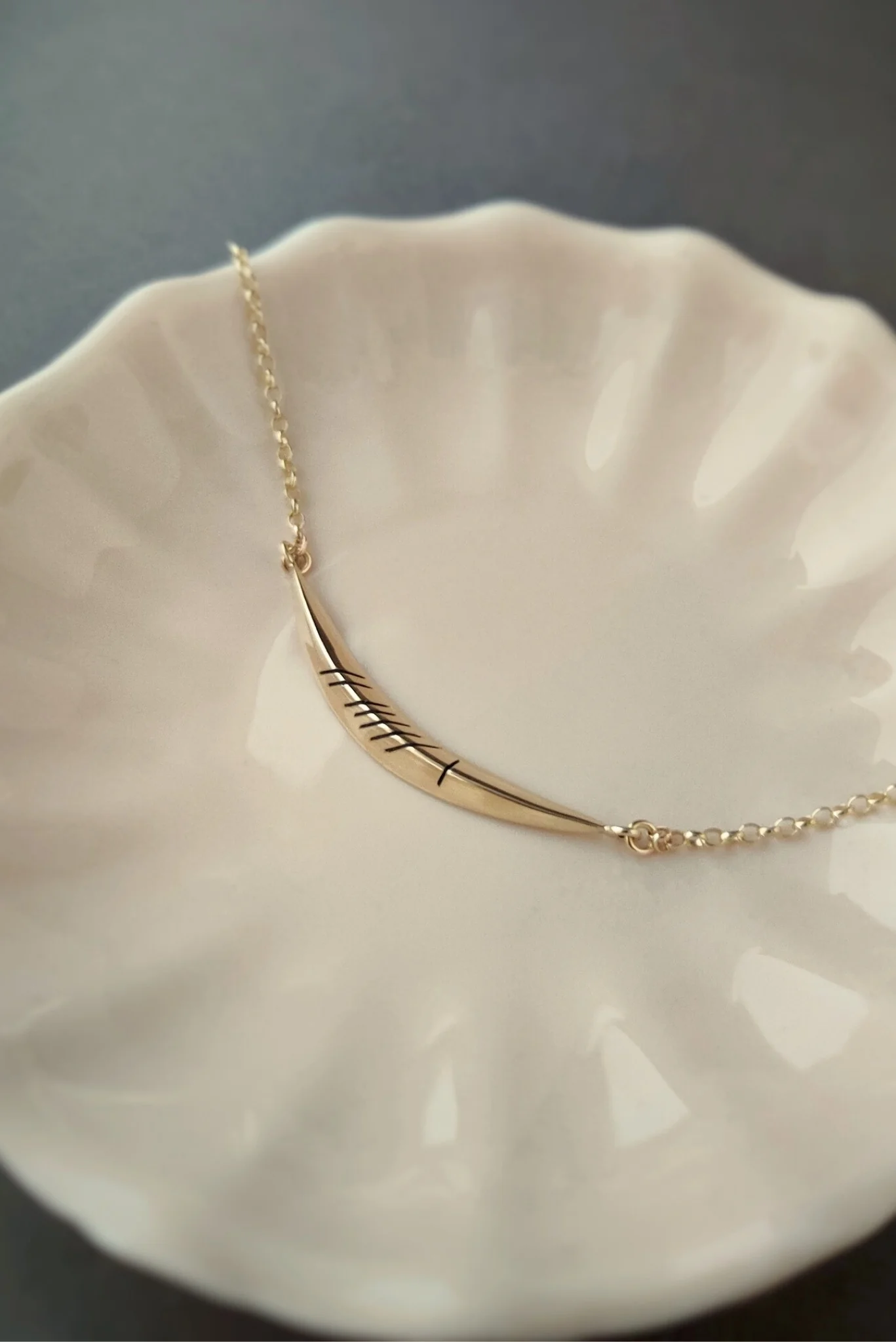 Gold Curved Grá Necklace - Image 2