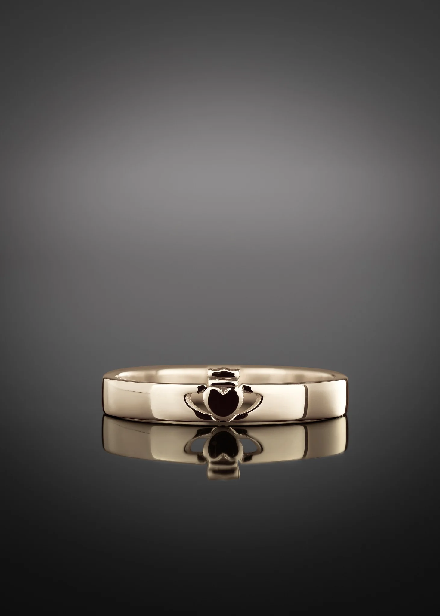 Dainty Claddagh Ring Gold