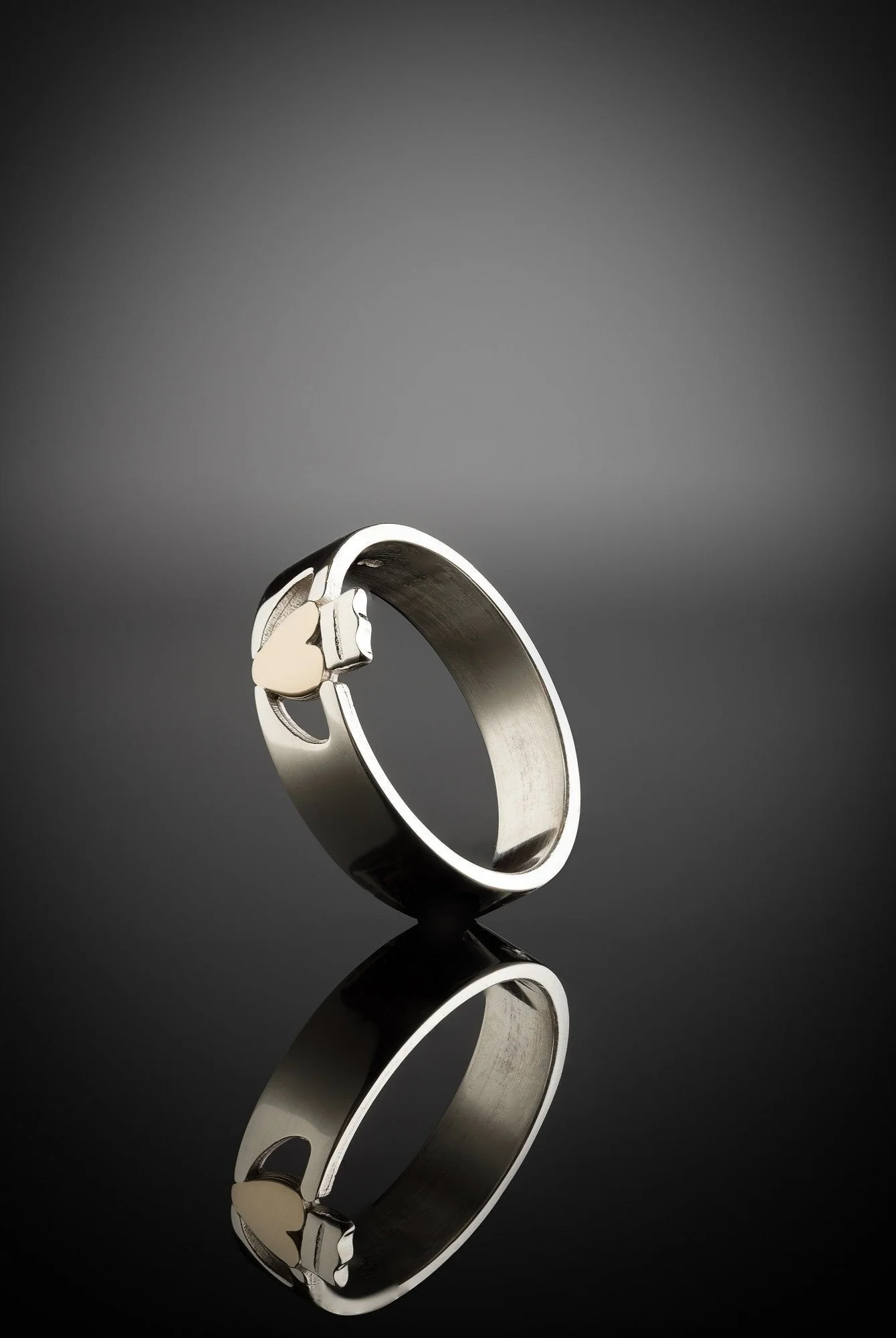 Heart of Gold Claddagh Ring White Gold - Image 3
