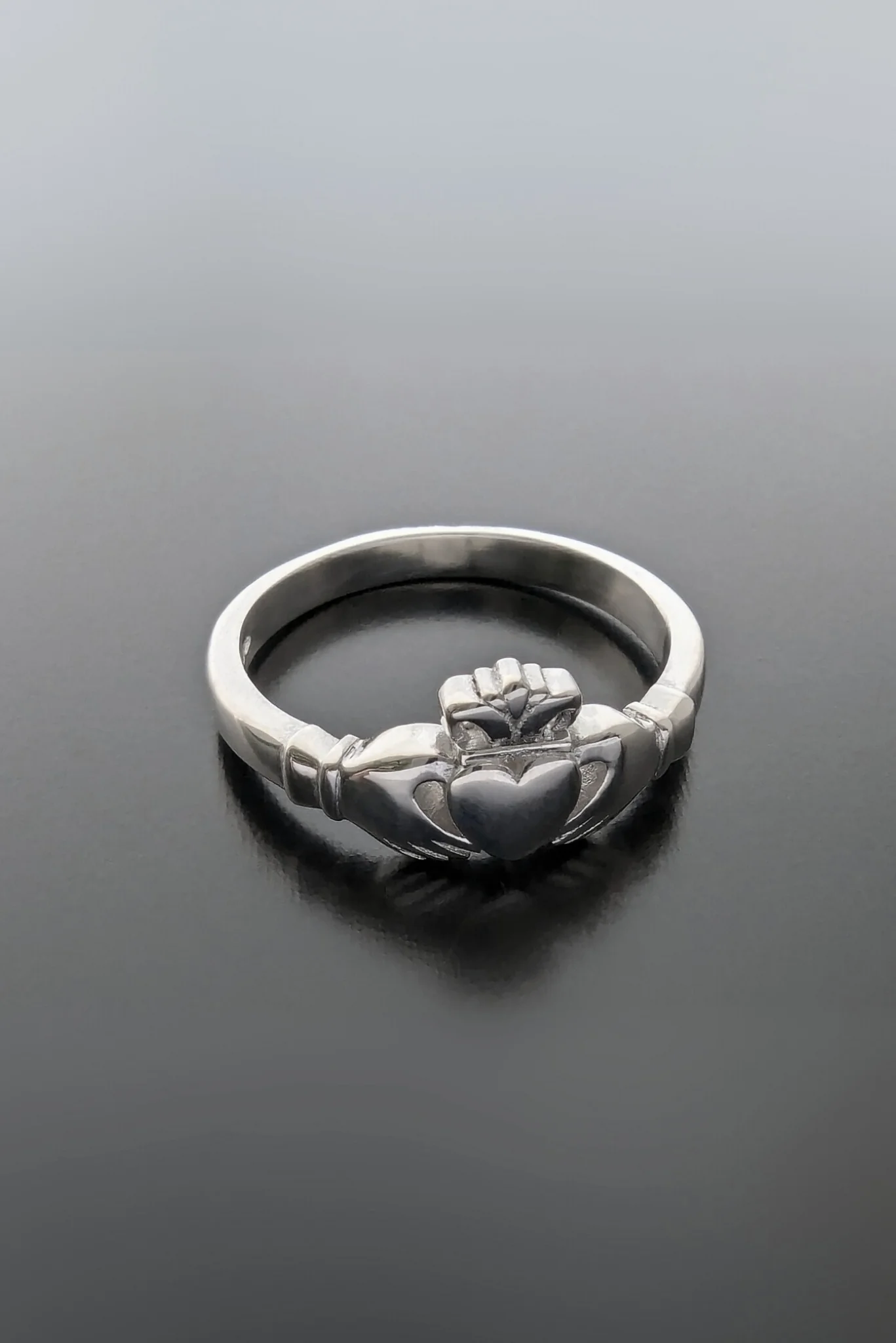 Heritage Claddagh Ring - Image 5