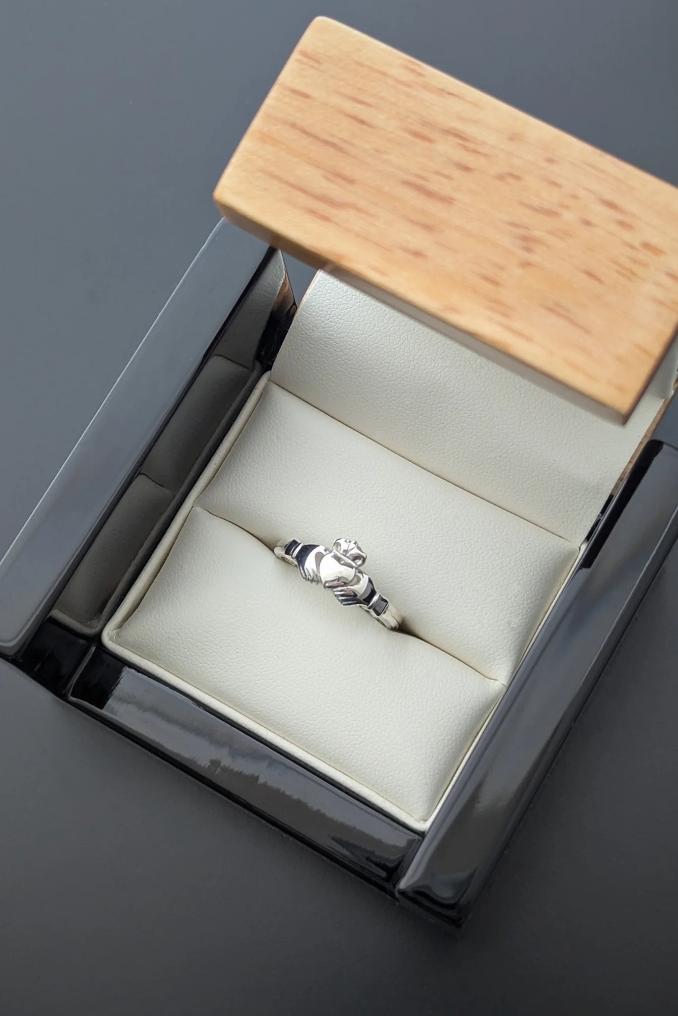 Heritage Claddagh Ring - Image 7