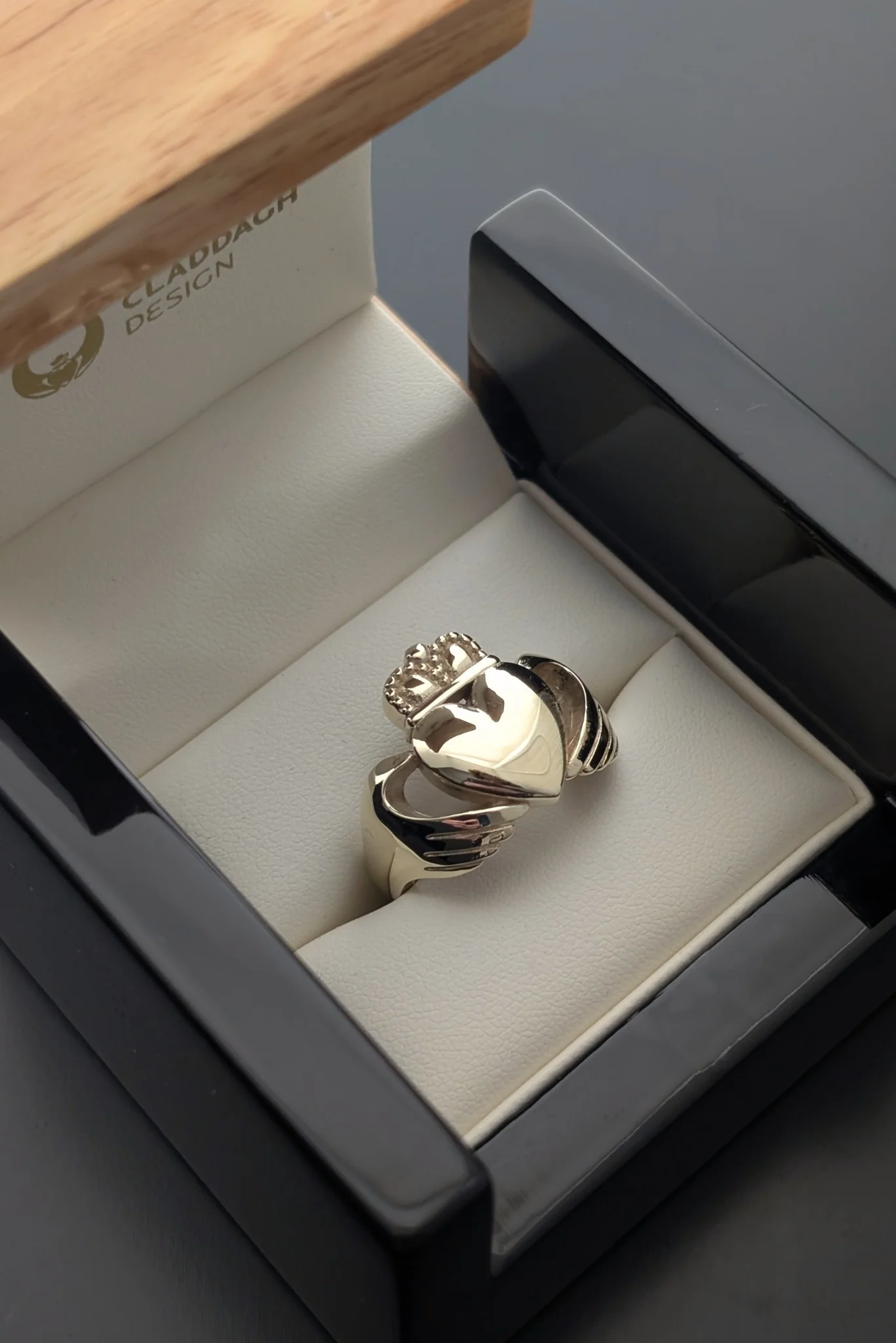 Large Legacy Claddagh Ring Gold - Image 2