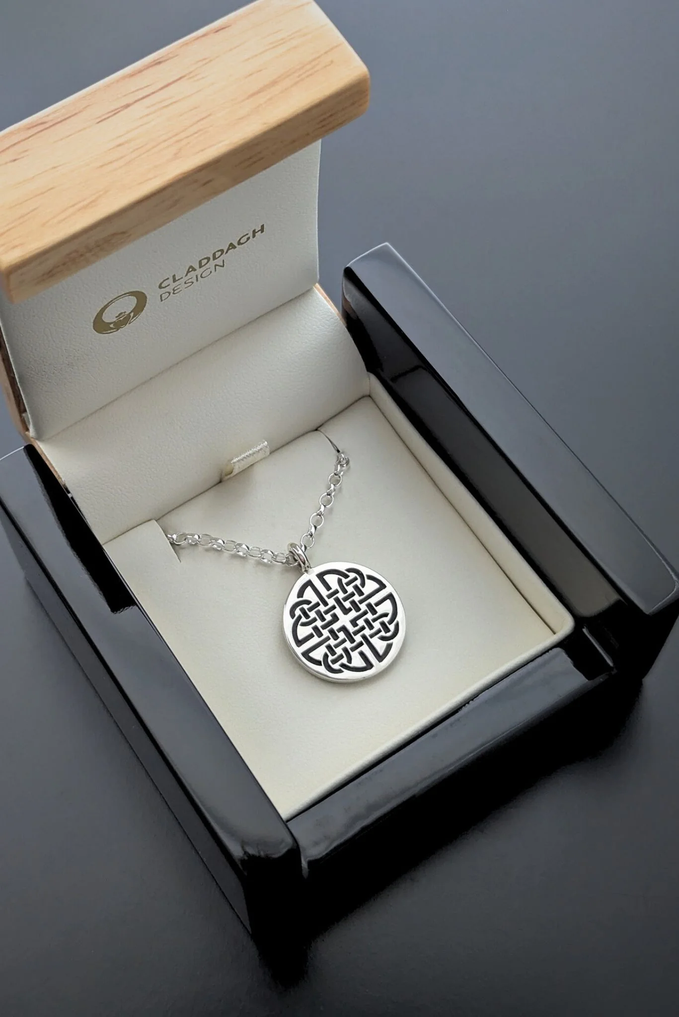 Men's Dara Knot Pendant - Image 3