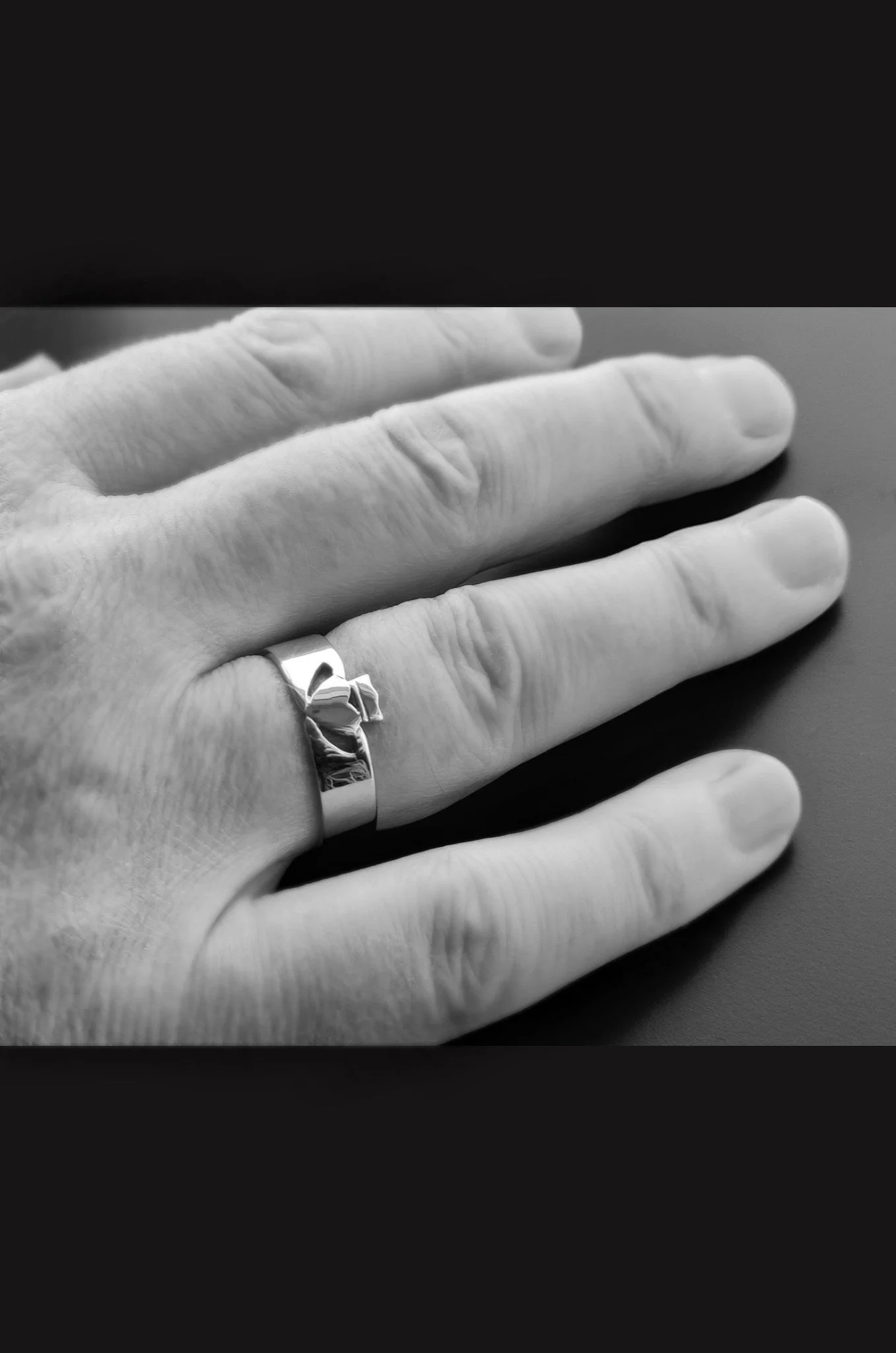 Men's Modern Claddagh Ring Silver - Image 3
