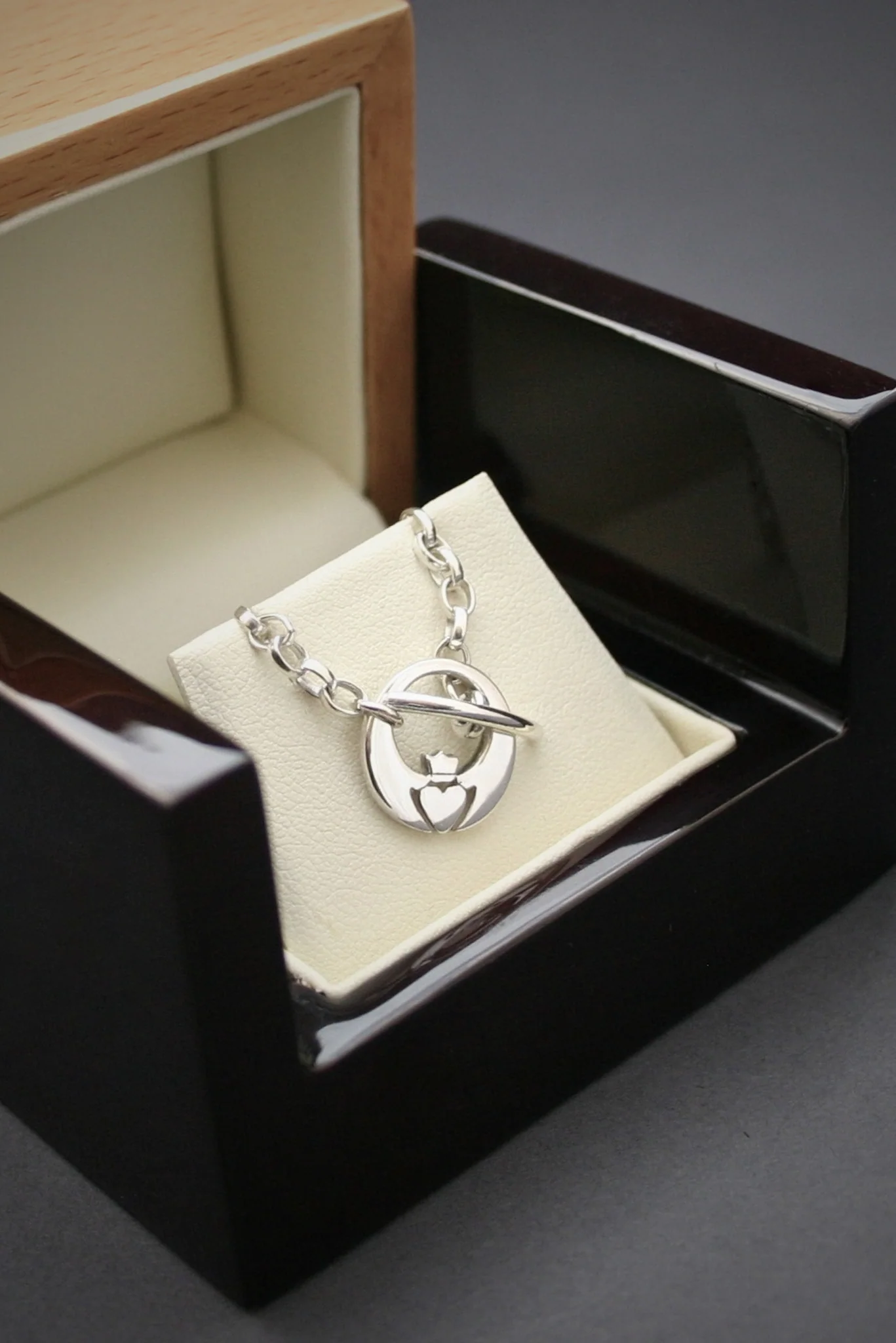 Silver Claddagh Bracelet - Image 4