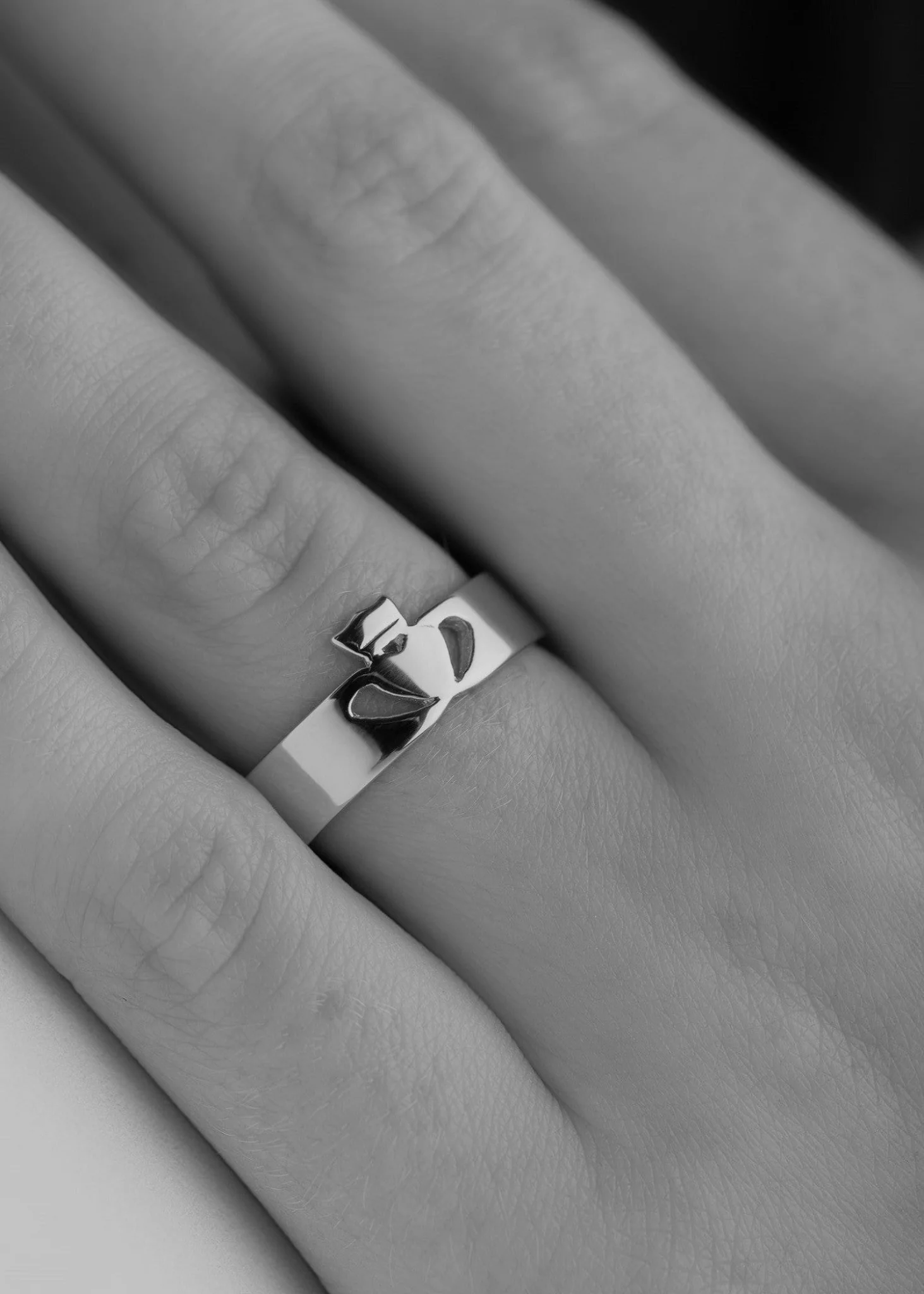 Two Tone Contemporary Claddagh Ring - Image 4