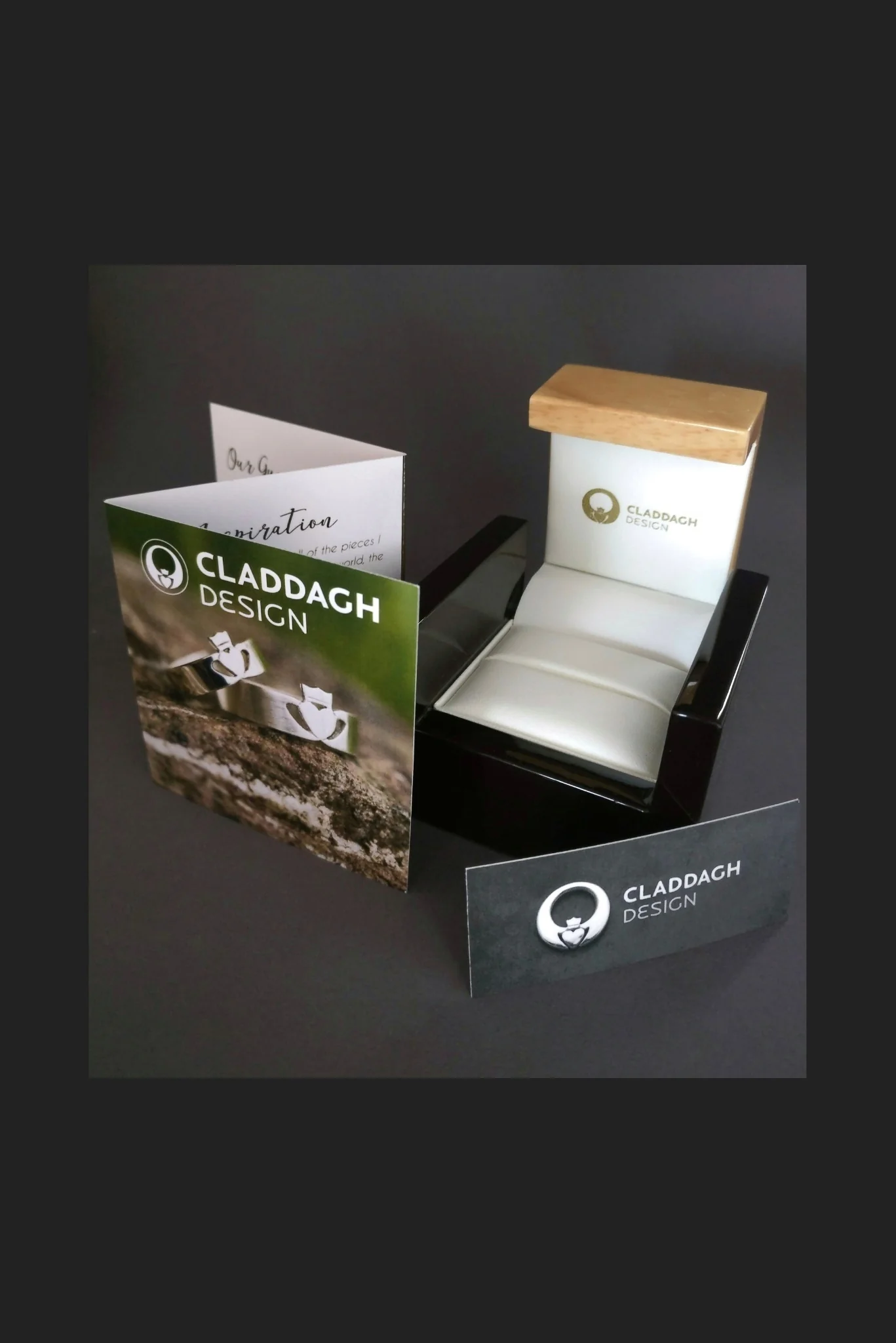 Ogham Court Men's Wedding Ring 4mm - Image 3